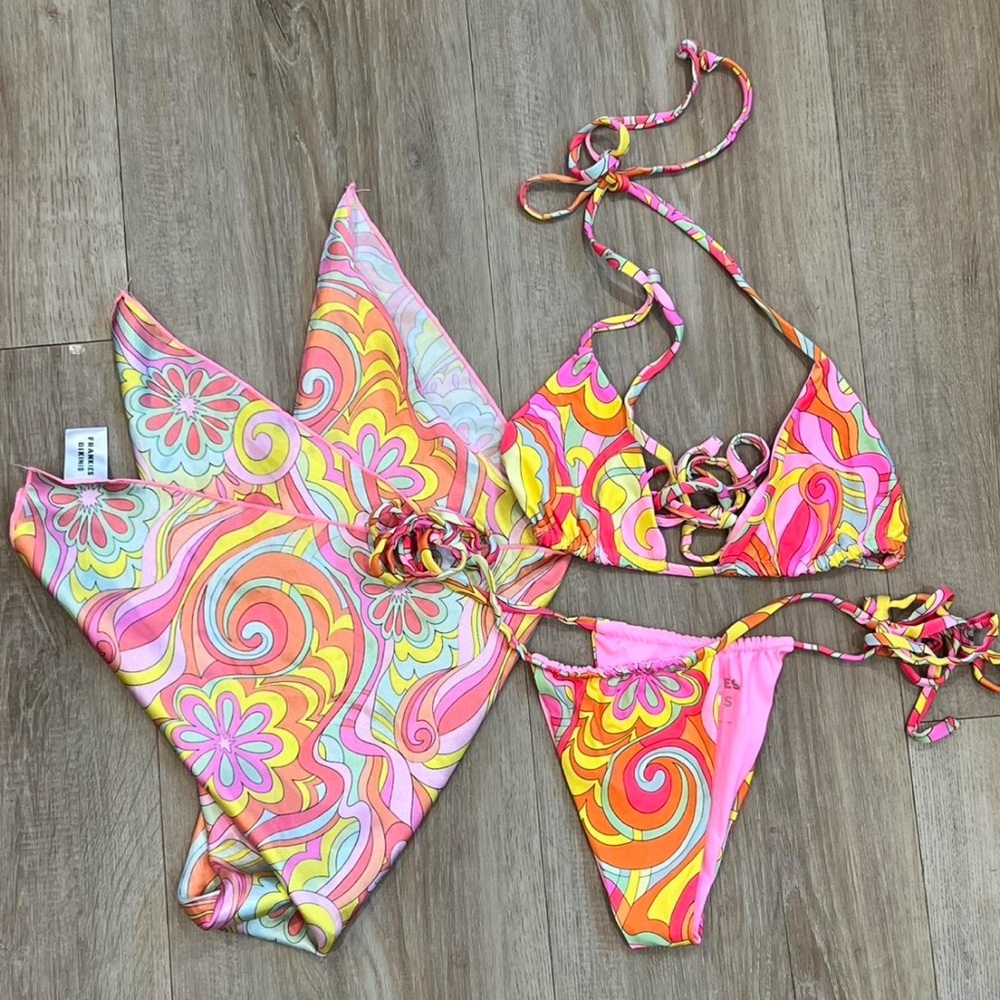 Frankie’s bikinis three piece set